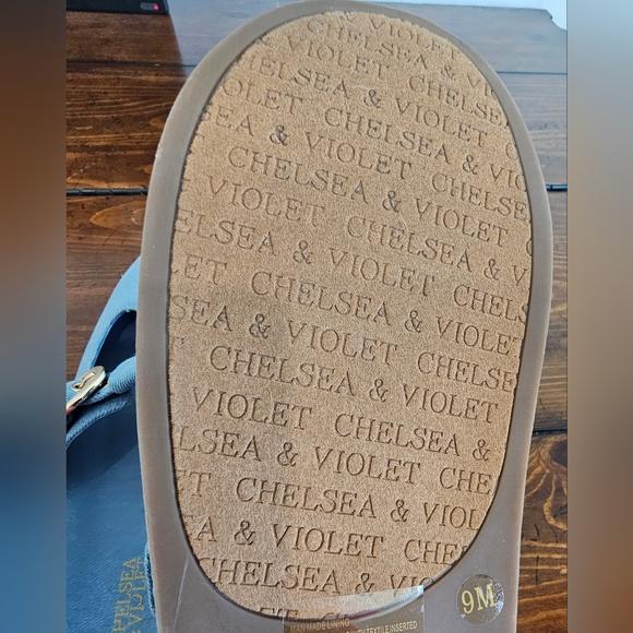 Chelsea & Violet Denim Blue Clogs/Mules W/Gold Buckles. Women's Size 9 NWOB - Picture 6 of 8